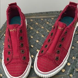 Blowfish Malibu size 7.5 slip on sneakers red n white blue insides
